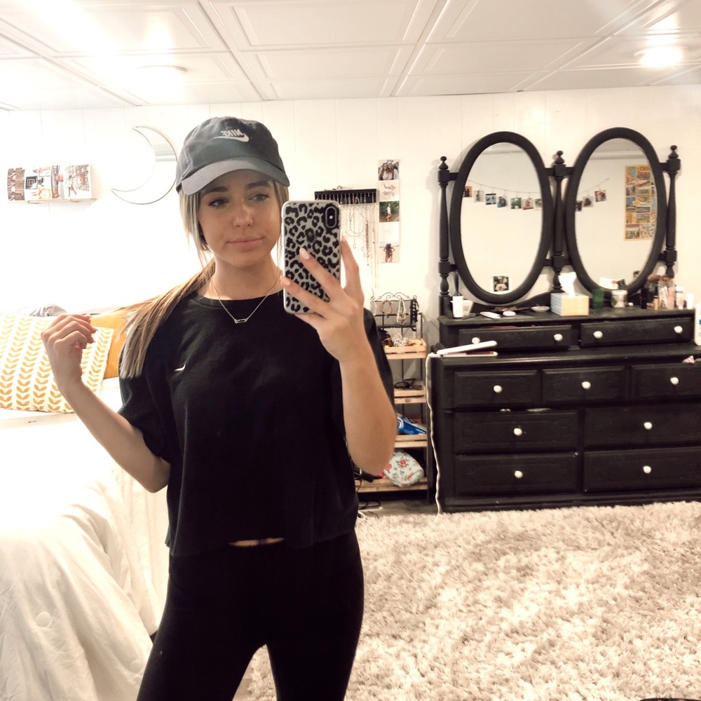 Nike Cropped Tee!! - Picture 7 of 8